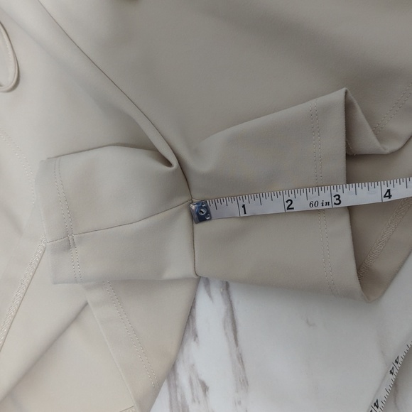 Cynthia Rowley Cream Shorts Size Medium - Picture 13 of 14